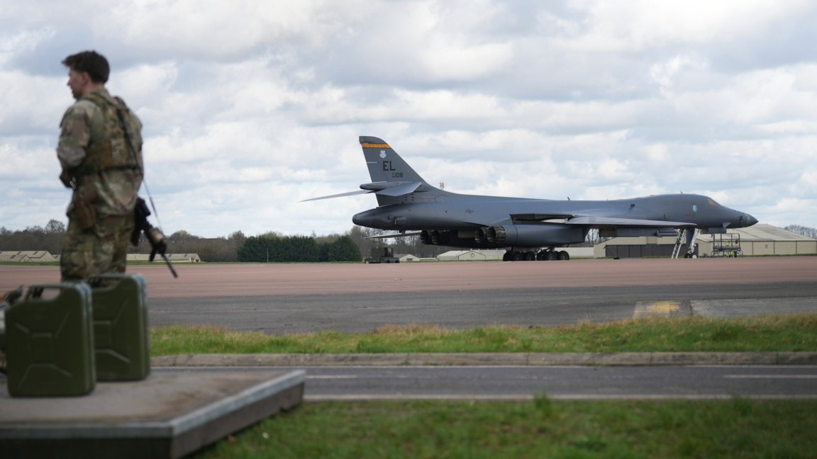 Бомбардировач B1 Lancer на летище “Феърфорд“