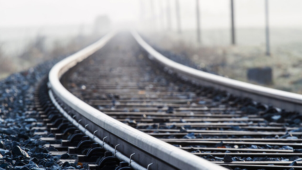 Бързият влак София-Варна е спрял по спешност заради прилошаване на машиниста