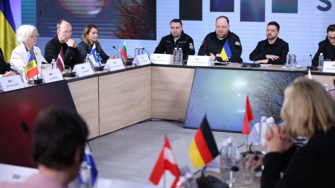 La presidenta del Parlamento búlgaro participa en la Cumbre de Bucha