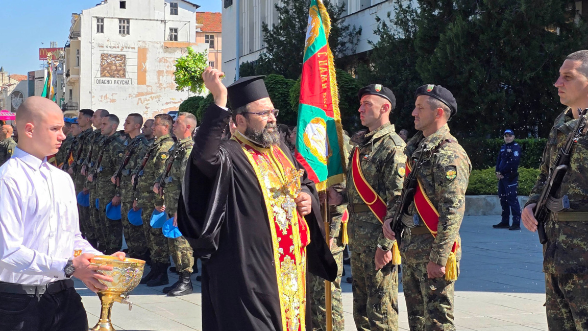  С водосвет и концерт Пловдив отбеляза Деня на храбростта