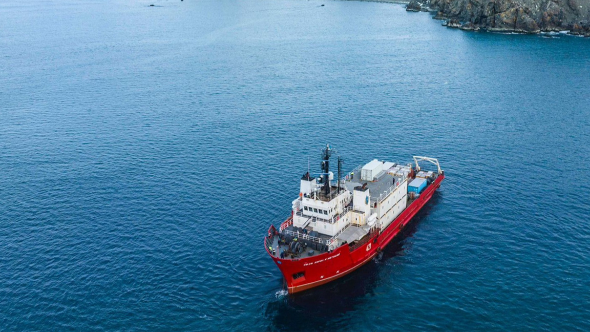 El buque búlgaro de investigación científica zarpa de la Antártida