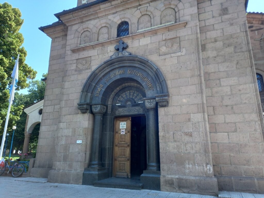 Mariä Himmerfahrt - die größte Wiedergeburtskirche Bulgariens feiert ihr Tempelfest