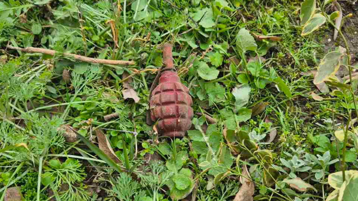 Военни унищожиха корозирала граната, намерена мазе в Бургас