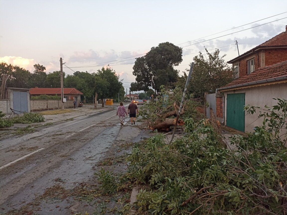 Все още има селища без ток и вода в общините Раковски и Брезово