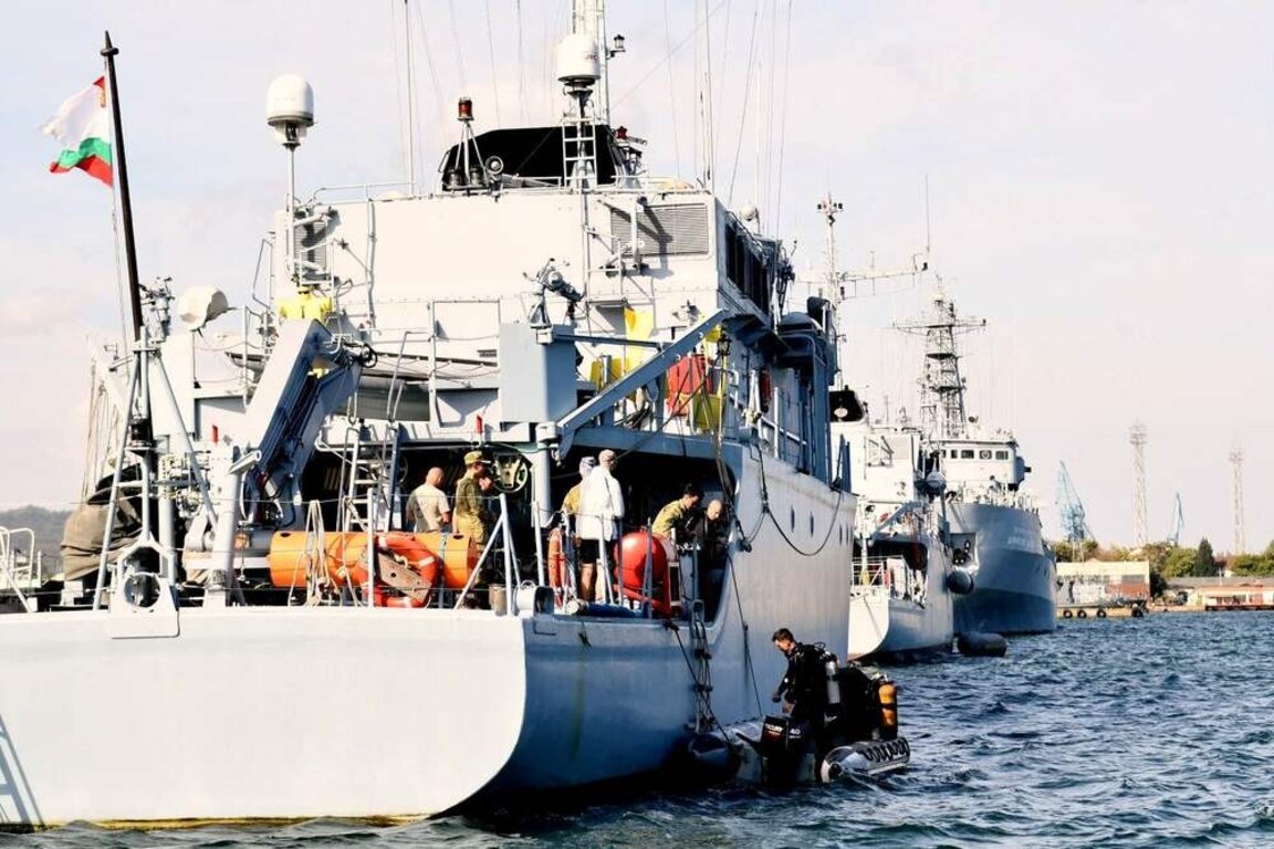 Exercices de plongée des Forces navales bulgares à Varna