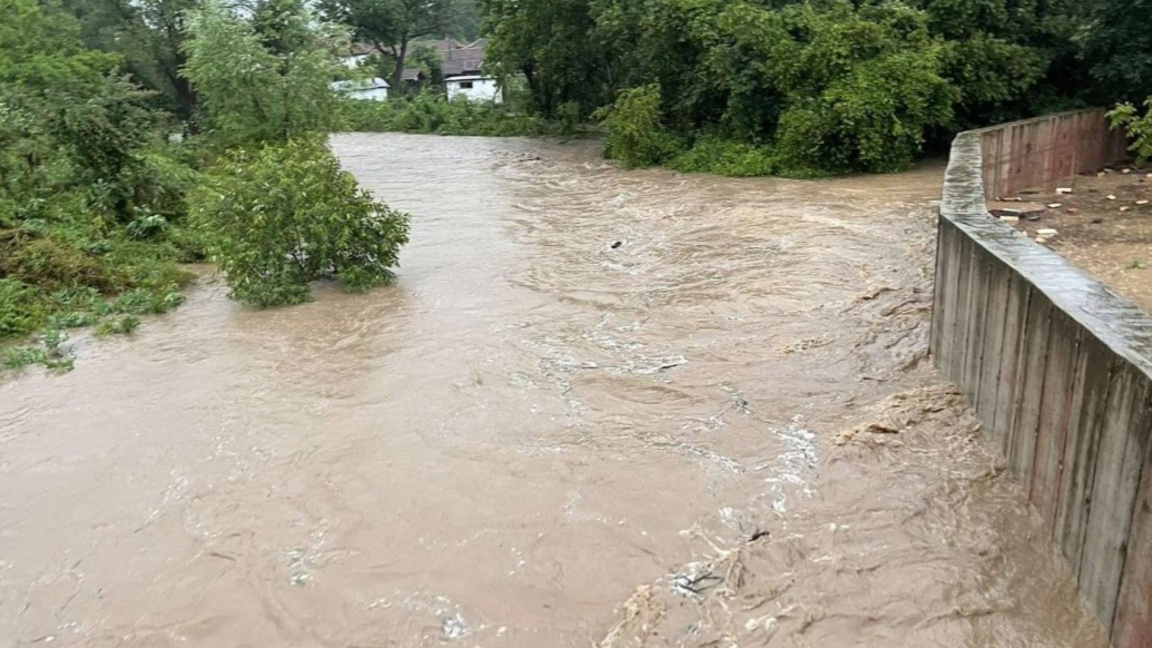 Покачване на нивото на реките при Кичево и Гостивар в РСМ след интензивни валежи