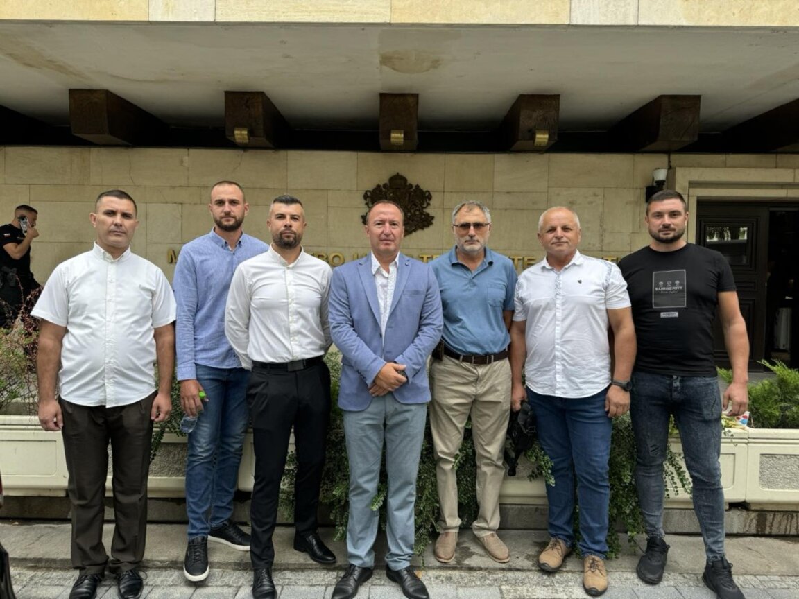 Наградиха служители на ЮЗДП за своя принос за потушаването на пожарите
