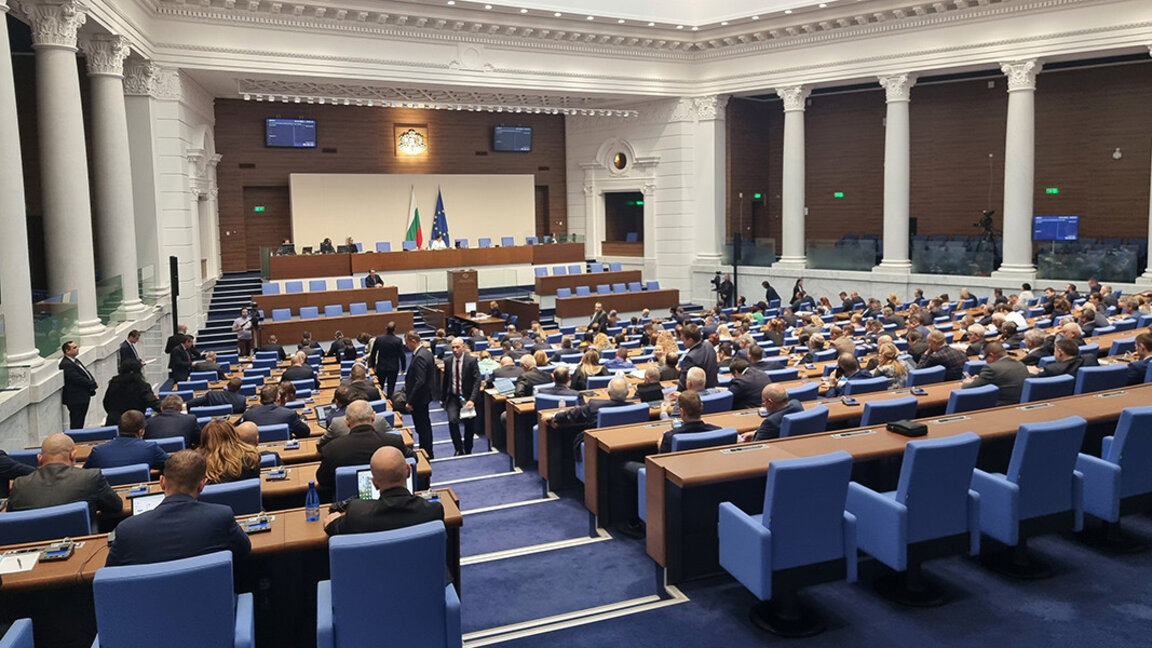 Los ex ministros del Gobierno Denkov regresan al Parlamento