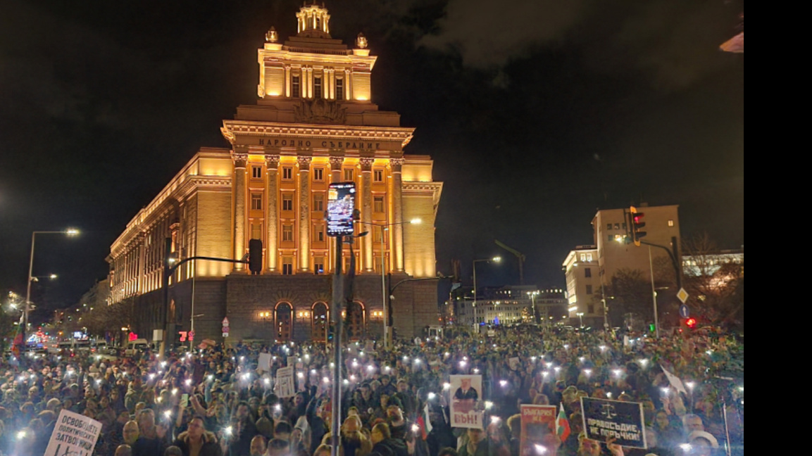 "Poursuivons le changement" appelle à la mobilisation devant le parlement