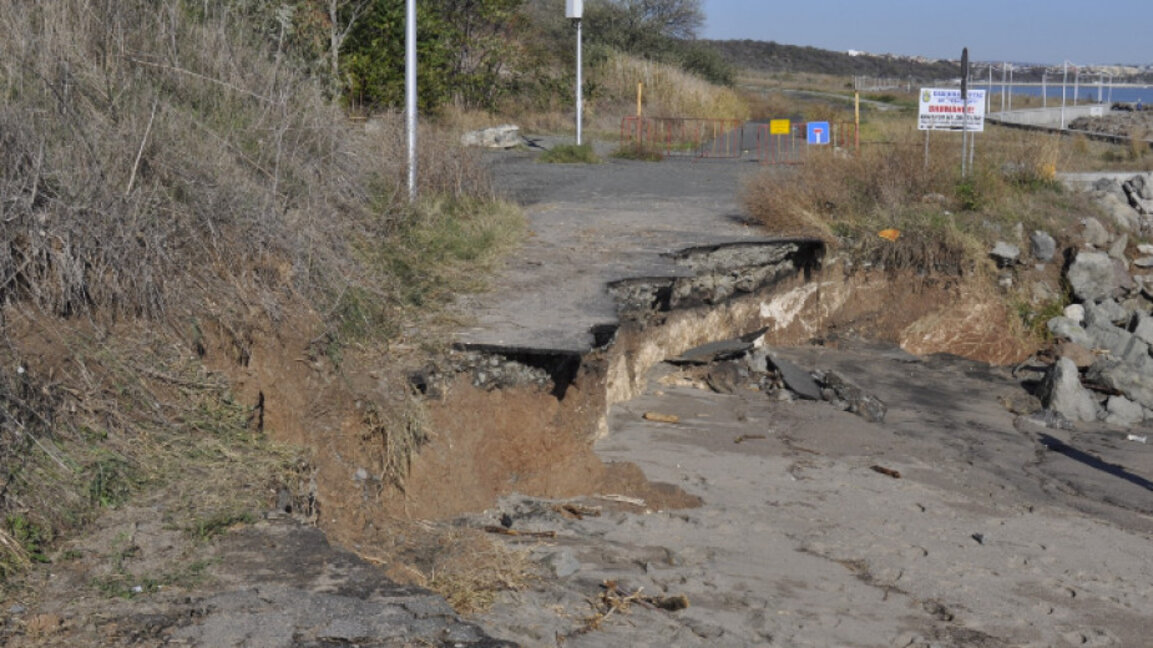 ГЕРБ питат областния управител за пропадналата алея към Сарафово