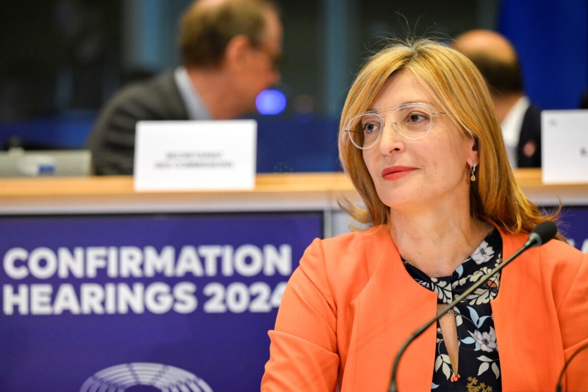 Екатерина Захариева