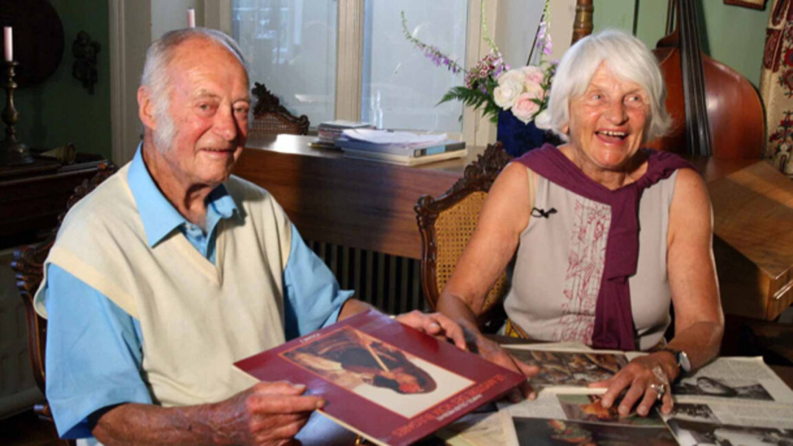 Марсел и Катрин Селие с една от плочите на „Мистерията“