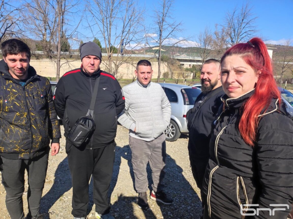 Ресторантьори блокираха пътя за Банско в знак на протест