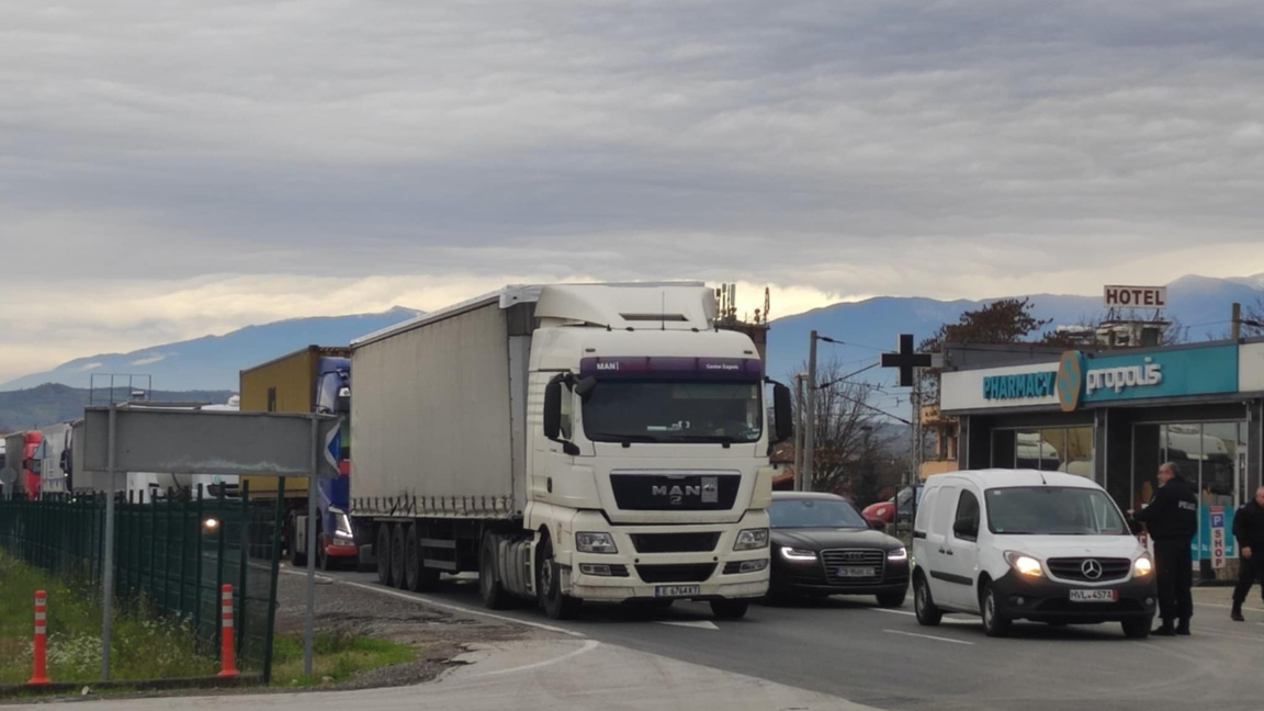 Гръцките фермери продължават протестите край границата