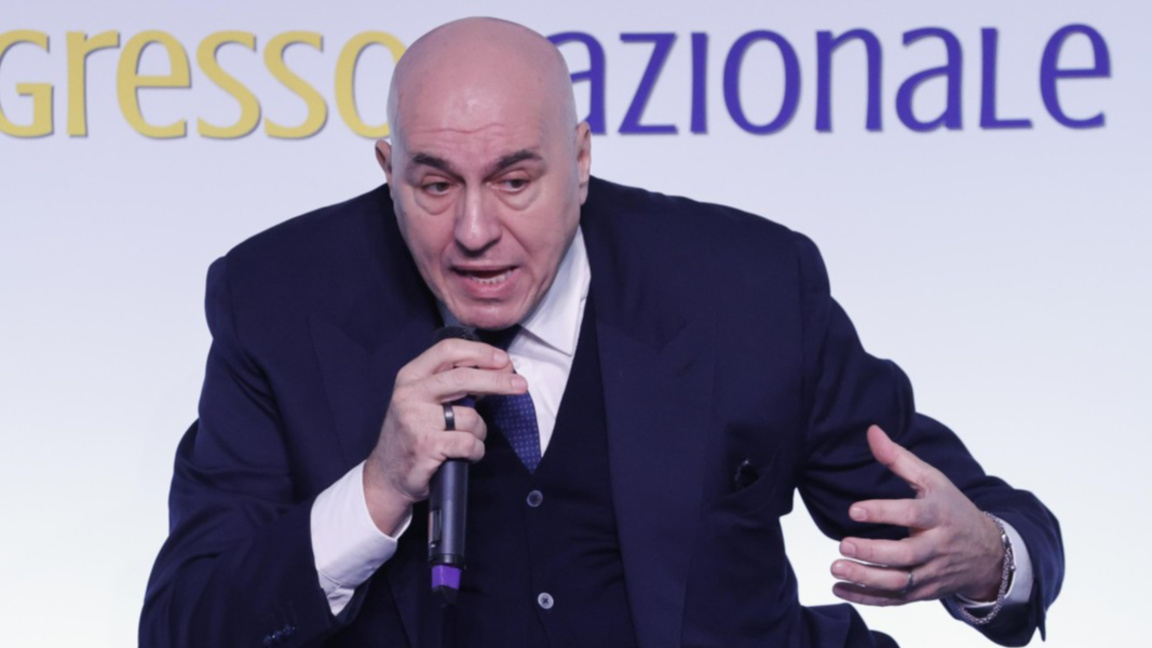 Италианският министър на отбраната Гуидо Крозето