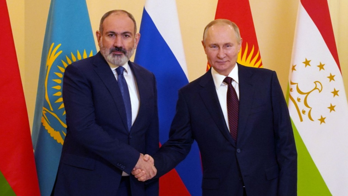 Премиерът на Армения Никол Пашинян и президентът на Русия Владимир Путин - Санкт Петербург, 27 декември 2022