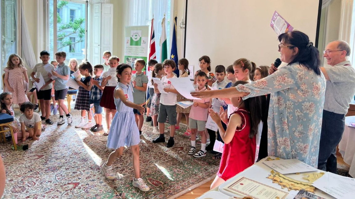 Bulgarian children take part in a reading competition in Paris