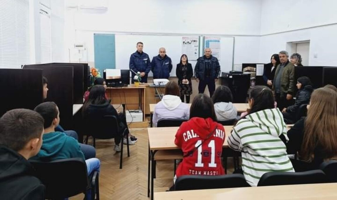 Полицаи от Джебел беседваха с ученици за домашното насилие