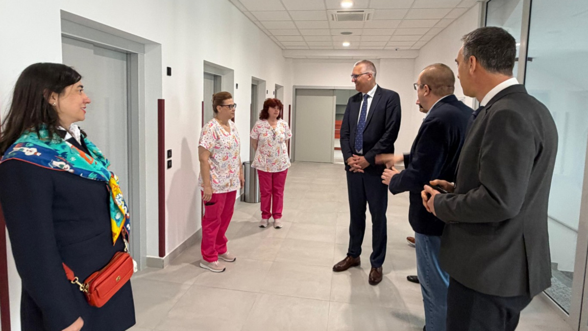 Ръководството на ЕИБ посети детската бол...