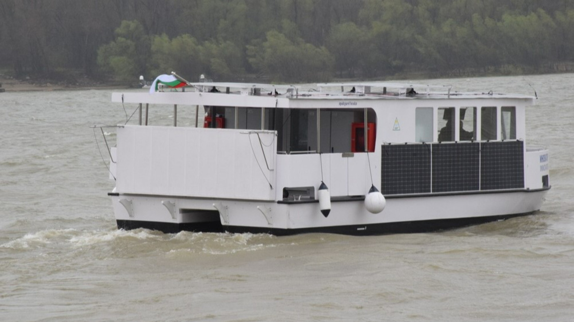 The catamaran “Innovator” will study water and air quality along the Danube 
