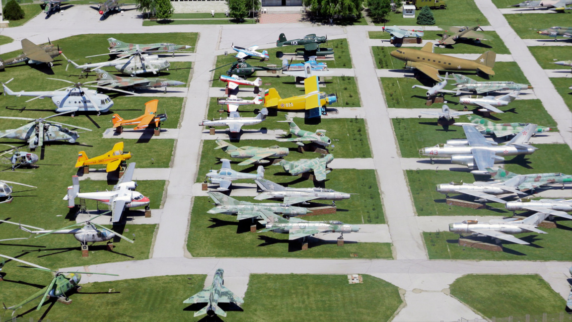 Денят на авиацията с изложба, филм и детски работилници