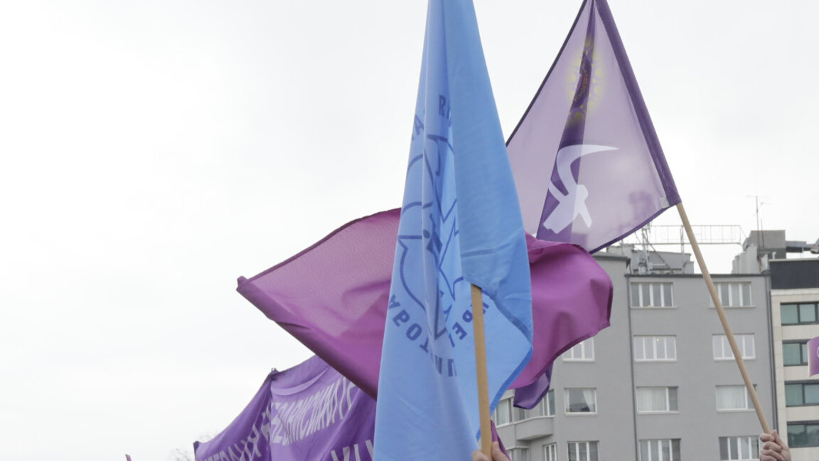 Предупредителен протест срещу предложението за 605 евро минимална заплата
