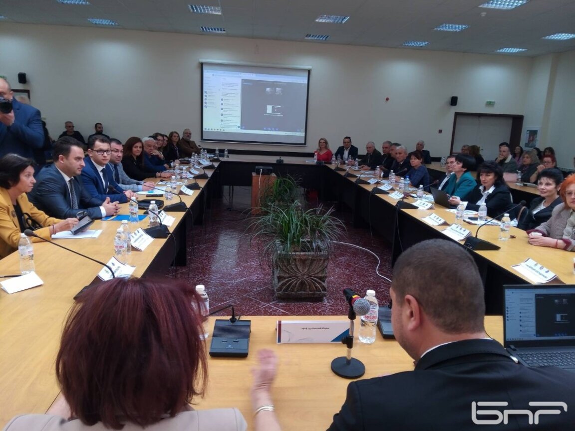 Финансово грамотни ли сме дискутираха на научен форум в ЮЗУ „Неофит Рилски“