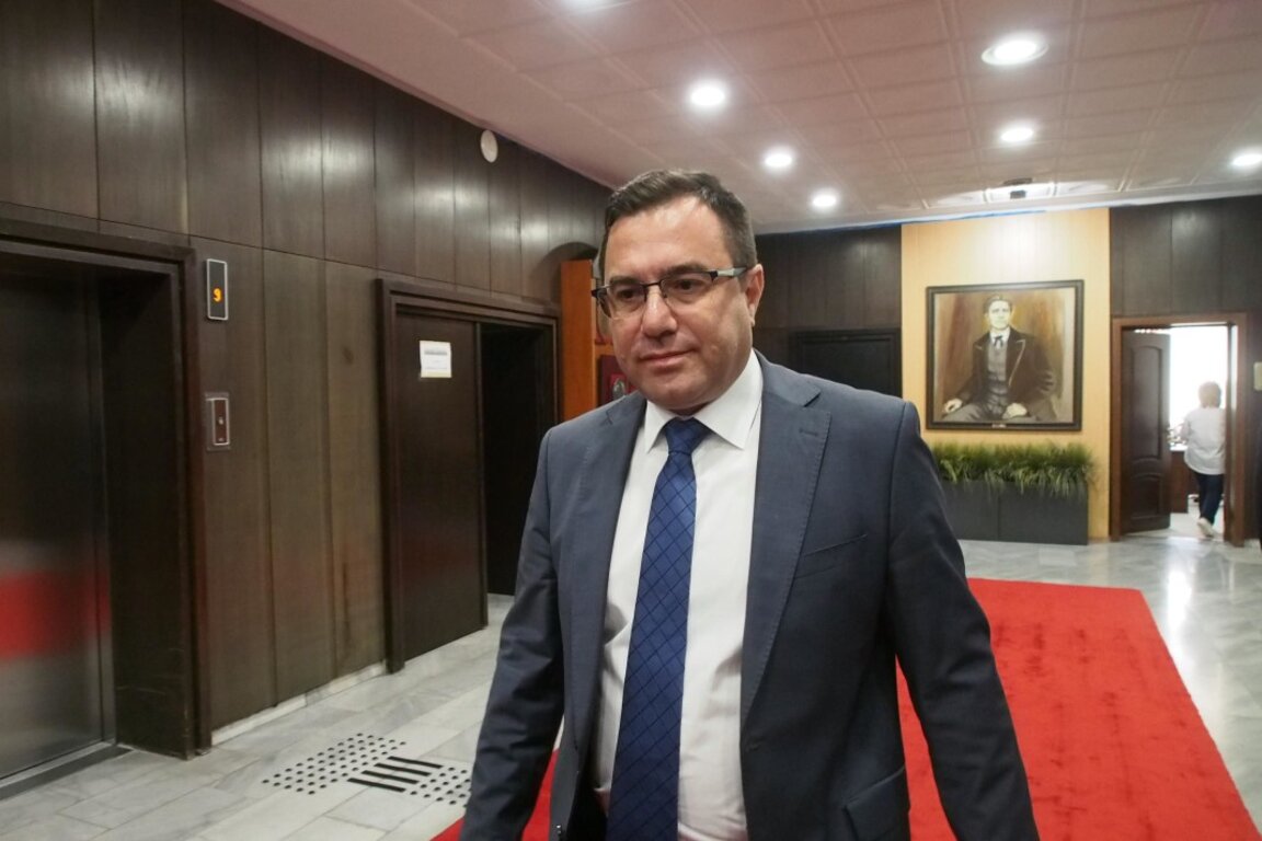 Председателят на КЕВР Пламен Младеновски