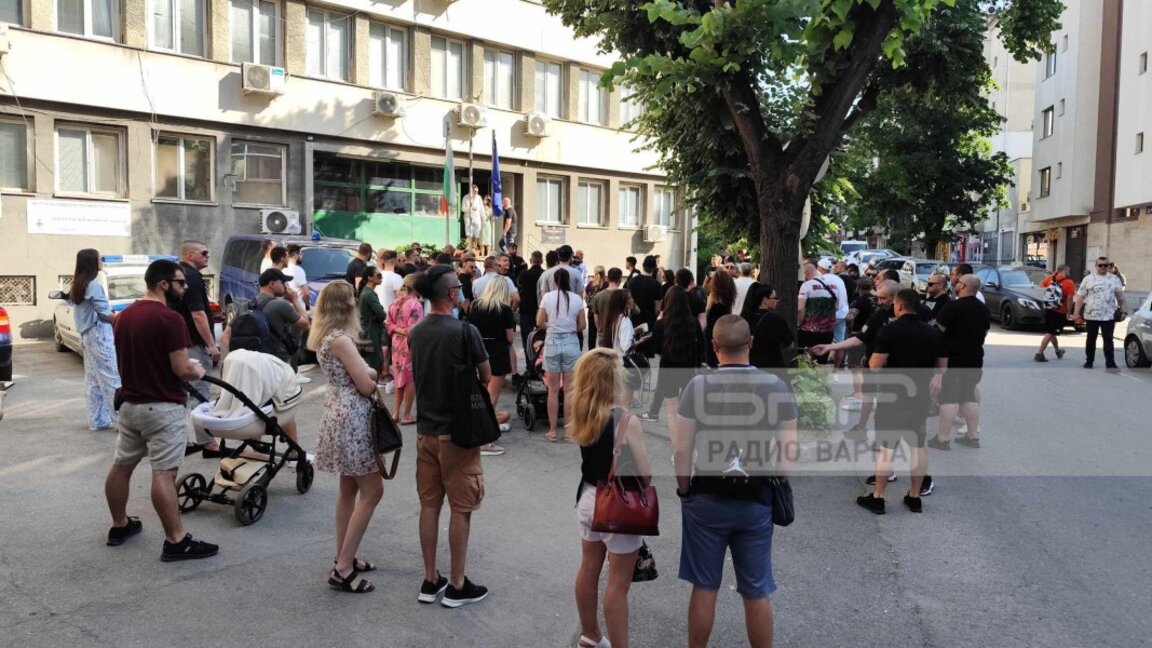 Мълчалив протест във Варна настоява за изясняване на обстоятелствата за смъртта на млад мъж