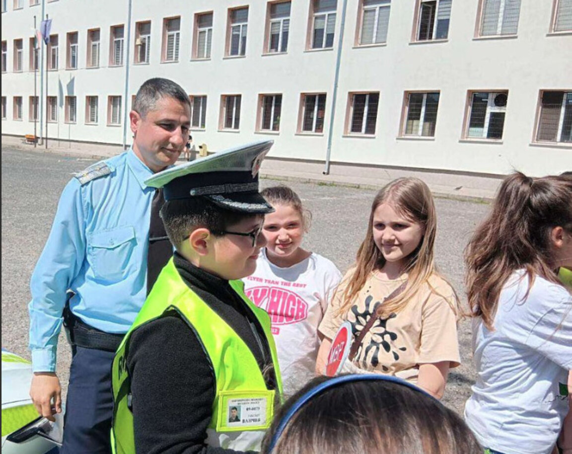 Пътни полицаи проведоха беседа с ученици по безопасно движение в Кърджали