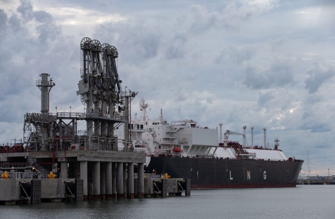 Терминал за втечнен природен газ