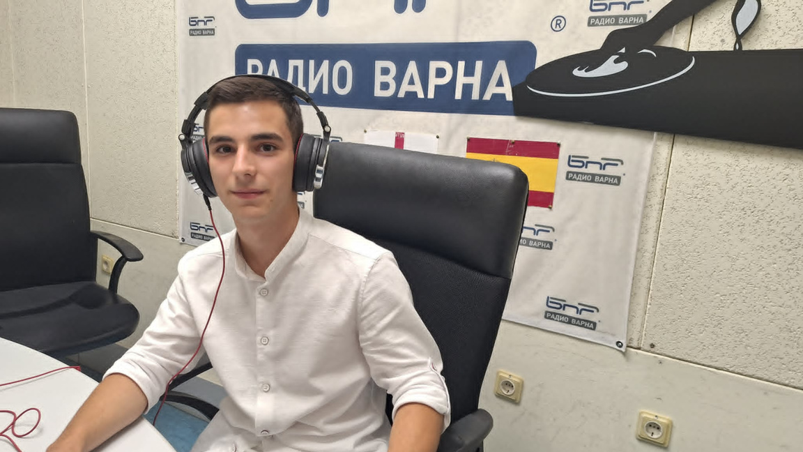 С полет към мечтите: Калоян, който създаде филм за авиацията и следва смели цели