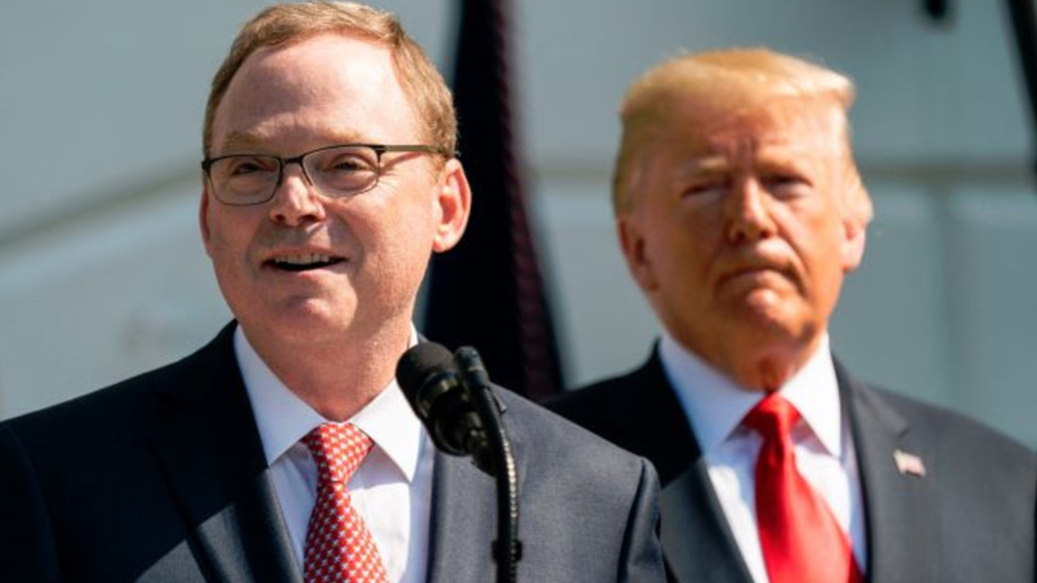 Кевин Хасет и Доналд Тръмп