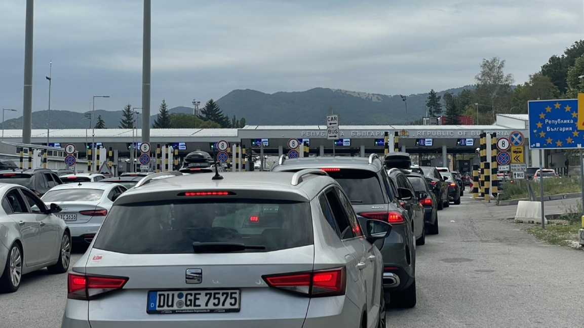 Heavy traffic for passenger cars entering Bulgaria from Serbia at Kalotina
