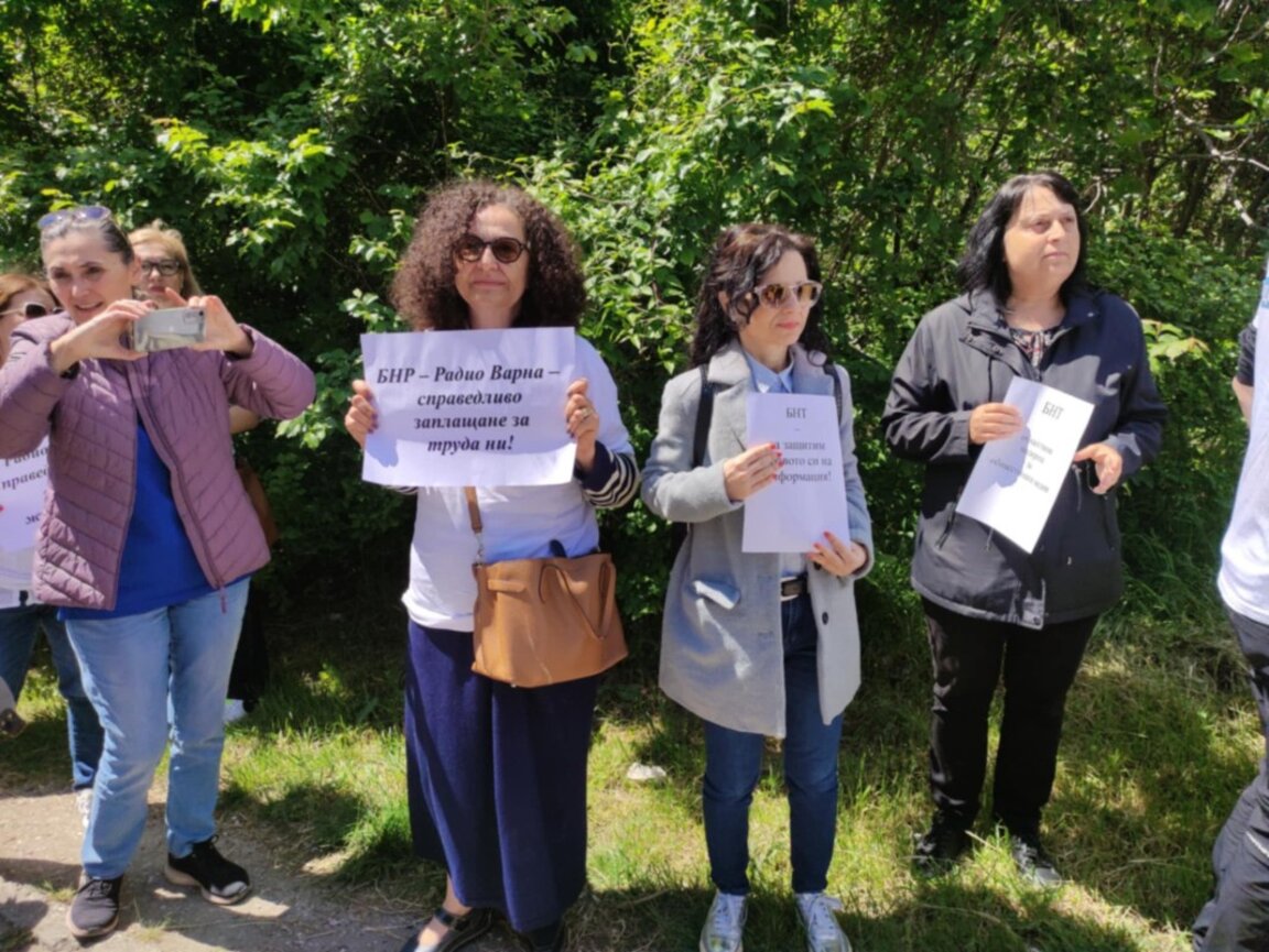 Протестът на обществените медии във Варна: Крайно време е това, което правим от сърце, да бъде заплатено достойно