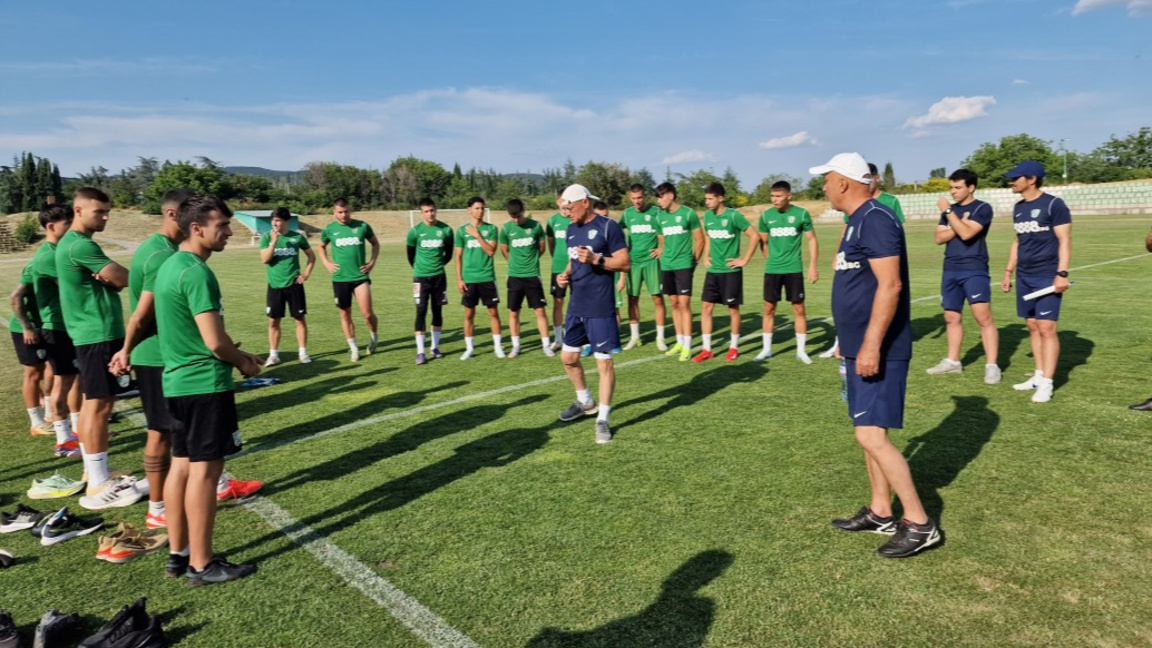 Берое може да картотекира петте си нови футболисти.