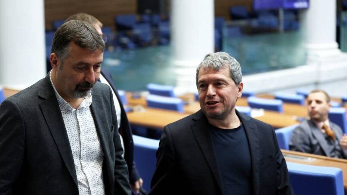 La oposición presentó una denuncia común contra las enmiendas a la Constitución