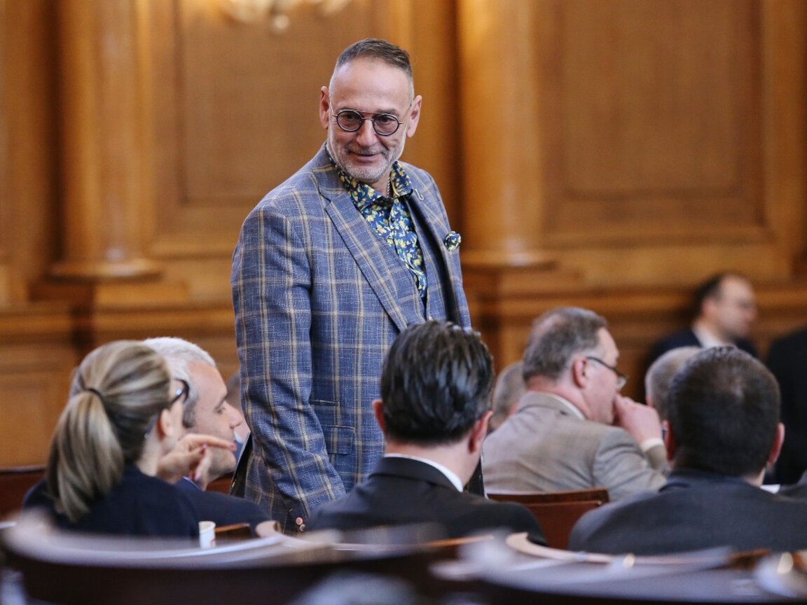 Любен Дилов син