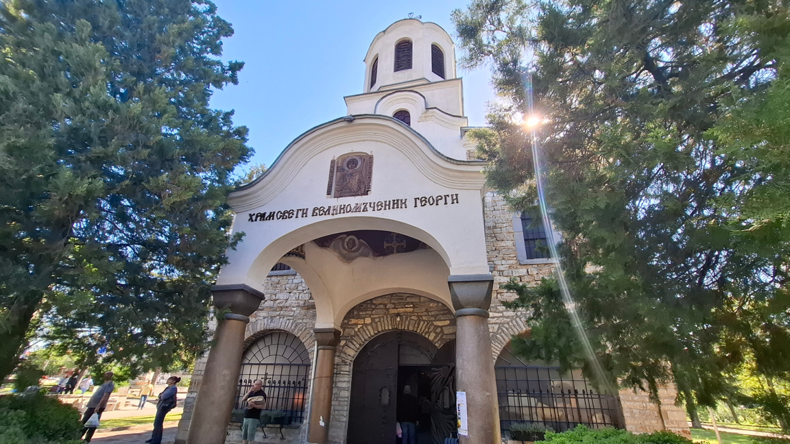 Църквата "Свети Георги Победоносец" в Луковит.