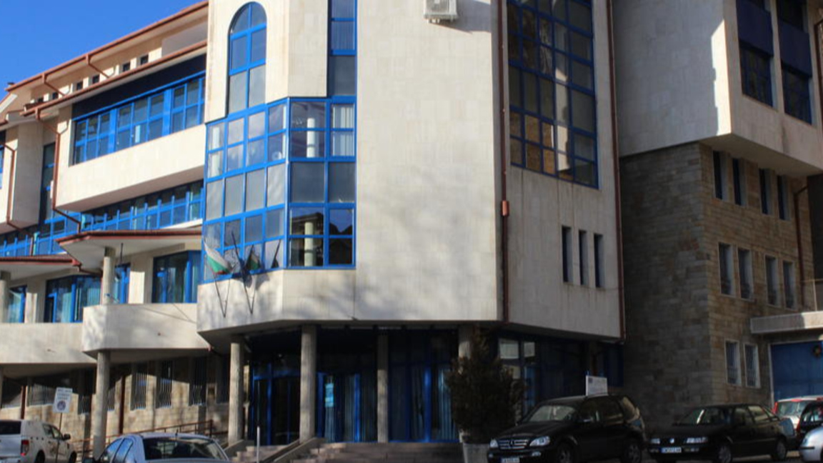 Откриха опасни болнични отпадъци в контейнери за смет в Мадан 