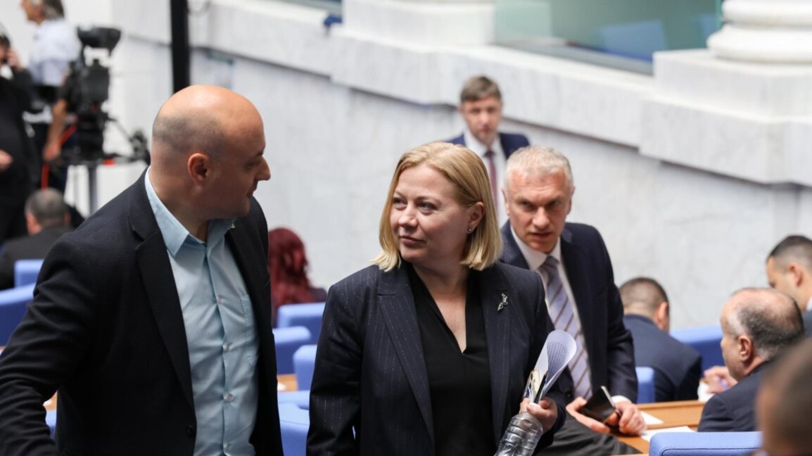 Атанас Славов и Надежда Йорданова в НС, на втори план вдясно е Джейхан Ибрямов.