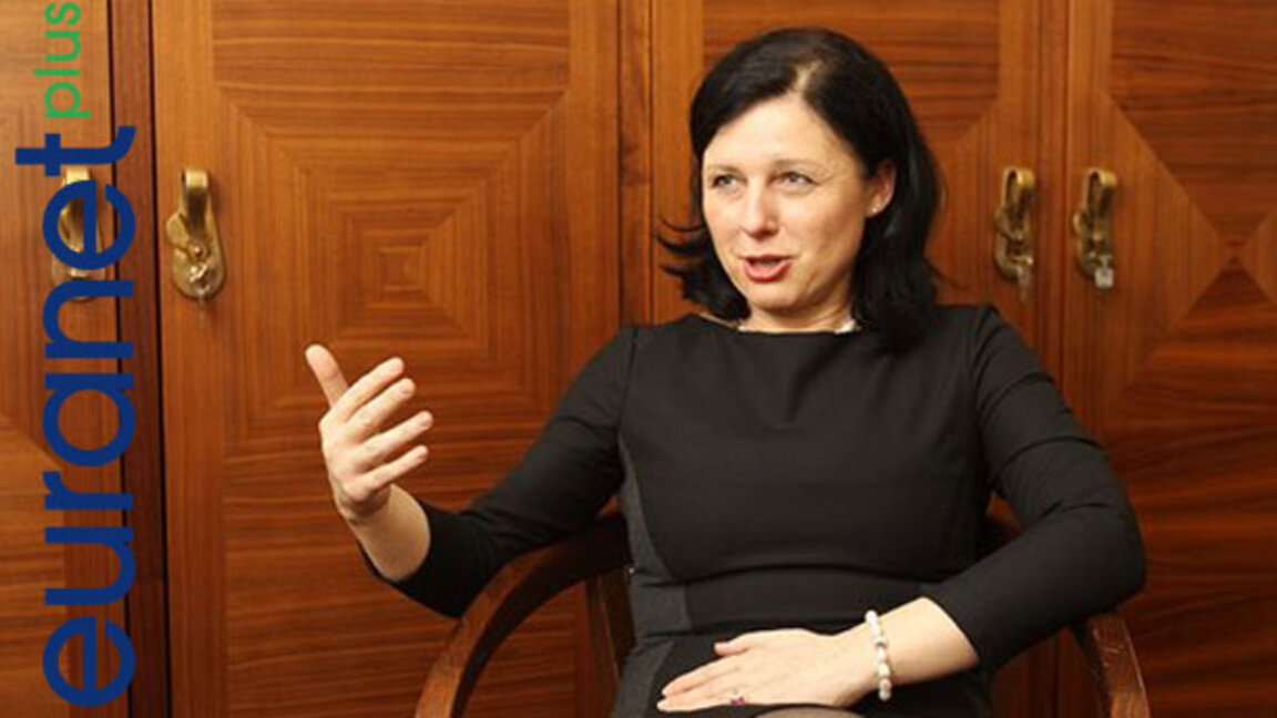 Комисарят по правосъдието за новите мерки в защита на жертвите на насилие