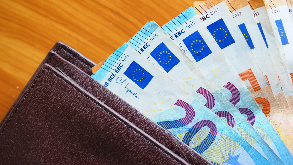 54 % болгар одобряют введение евро, 83 % положительно относятся к новой валюте