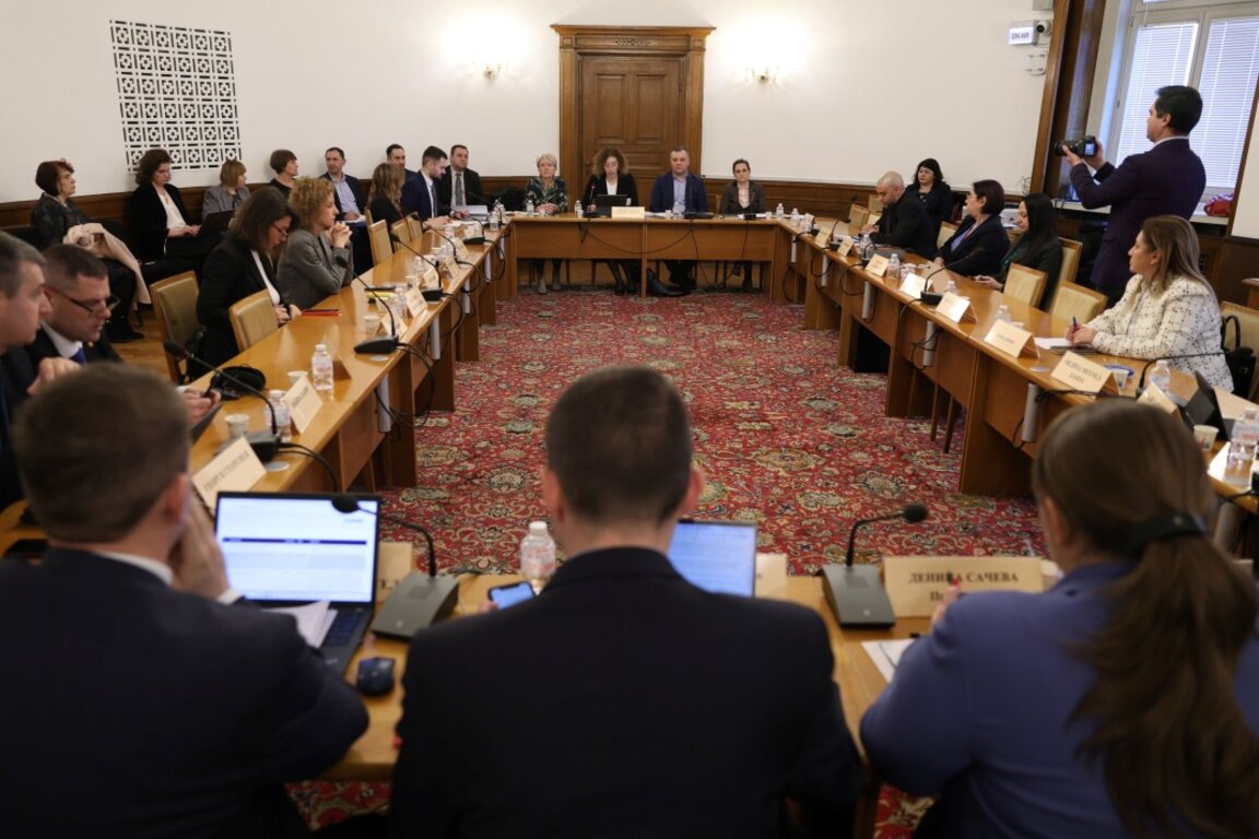 Социалната комисия прие на второ четене промени в КТ за дистанционната работа
