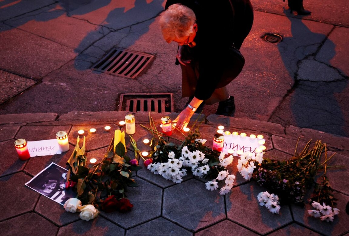 Manifestation devant l’ambassade russe après l'annonce de la mort de Navalny