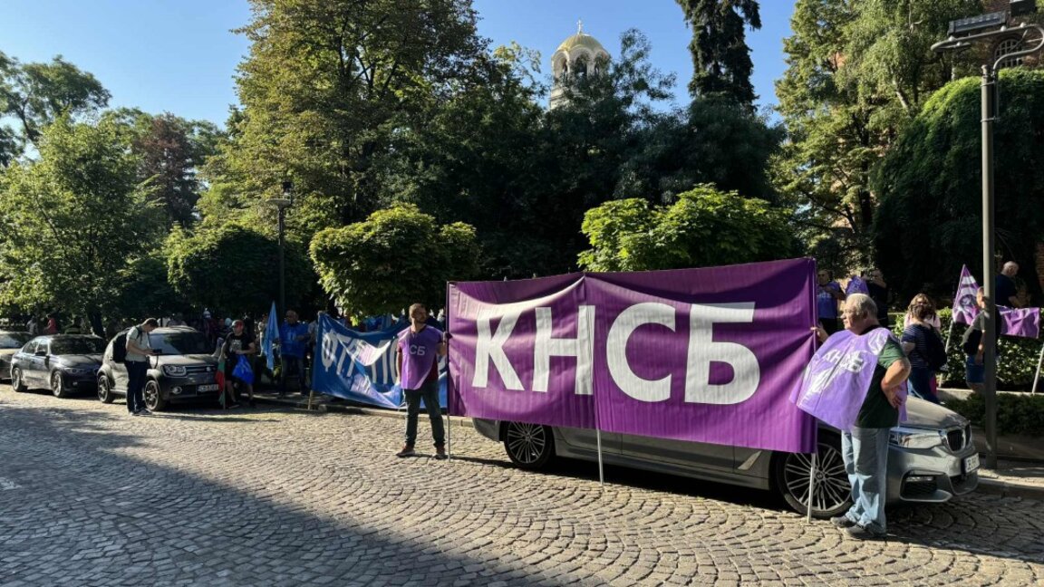 Служители от столичния градски транспорт излизат на нов протест