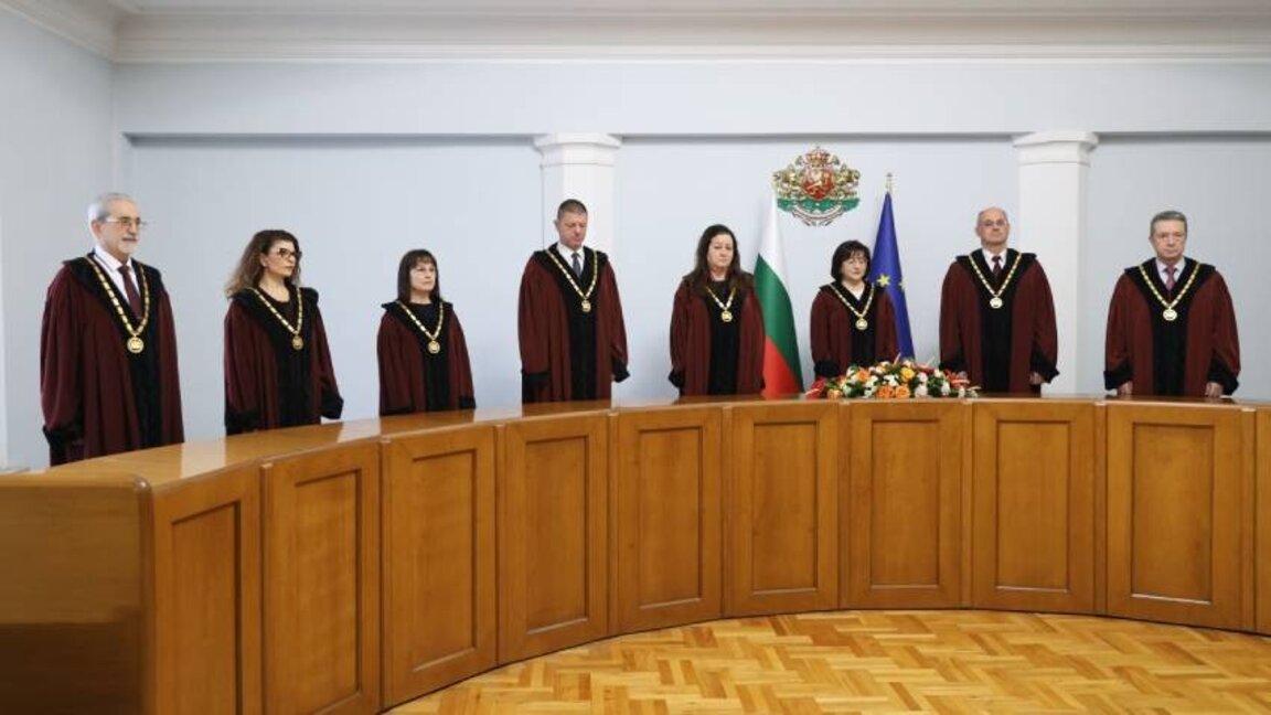 Новые конституционные судьи принесли присягу