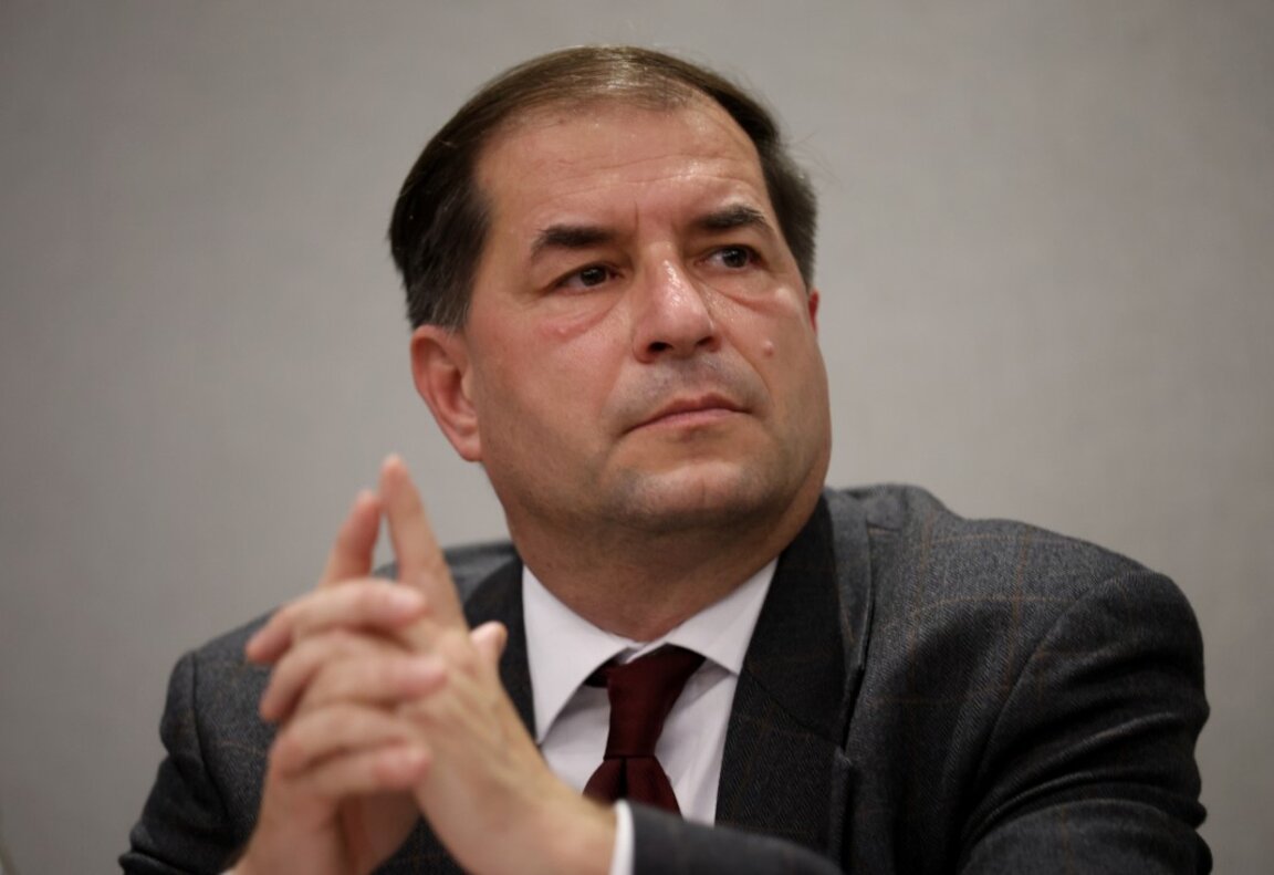 Борислав Цеков: Румен Радев лансира фалшиви тези, които целят да подменят дневния ред на България