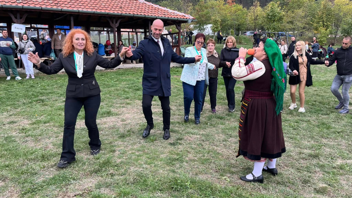 Дрон шоу на фермерското изложение – базар „В полите на Рила планина“