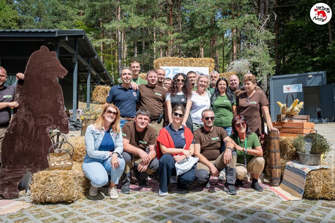 Фондация "Четири лапи" празнува четвърт век